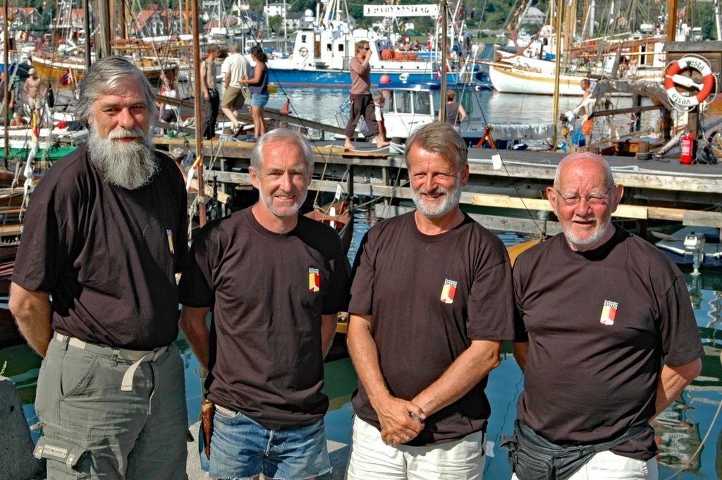 Forbundet KYSTENs fire første ledere fotografert i 2004. Fra venstre Arne Hole, Tore Berntsen, Per Olaf Lia og Tryggen Larsen. Fremover kan du lese portretter av en rekke personer som har vært med å forme vårt felt. Foto: Bente Foldvik.