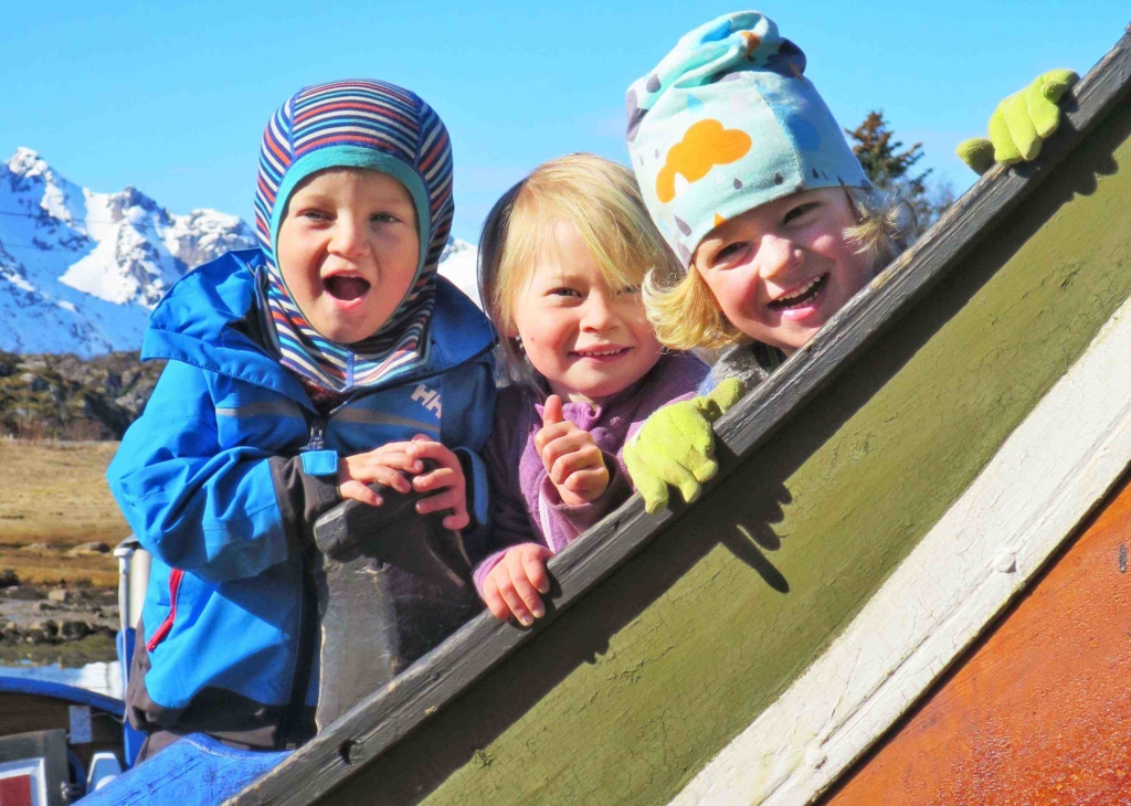 Glade unger på storfembøringen "Vågar" i Kabelvåg. Foto: Odd Arne Sandberg